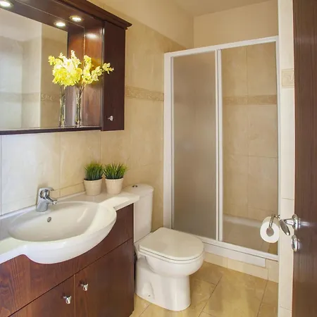 Imagine You And Your Family Renting This Perfect Holiday Apartment Minutes From The Beach, Larnaca Apartment 1390 * לרנקה