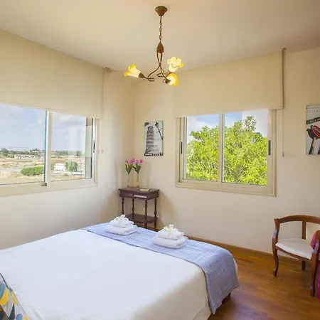 Imagine You And Your Family Renting This Perfect Holiday Apartment Minutes From The Beach, Larnaca Apartment 1390 לרנקה